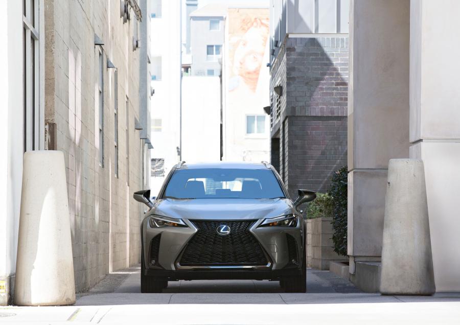  Lexus UX200 F-Sport 2018 года  (NA) (фото 14 из 40)